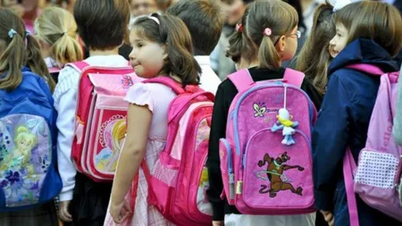 Primul ghiozdan 2024. Ce vor găsi în bănci mii de elevi în prima zi de şcoală. Bonus, premii de 300 de lei pentru cei cu note bune
