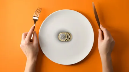 Turiști scandalizați după ce au plătit pentru farfuriile goale suplimentare, la un restaurant din Italia: „Nu sunt gratuite”