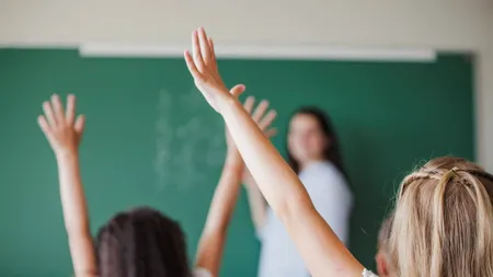 Ce salarii au angajații din sistemul de învățământ privat. Un profesor de gimnaziu poate ajunge la 8.000 de lei
