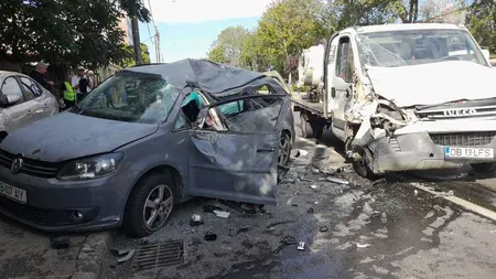 Accident cu patru maşini, pe Şoseaua Fundeni din Capitală. Două persoane au fost rănite