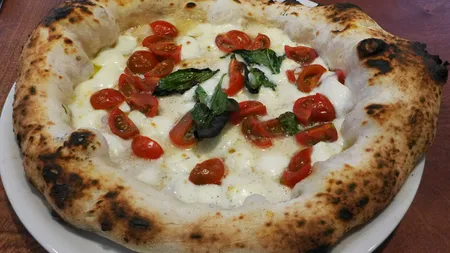 Culmea gastronomiei: cea mai bună pizza din lume NU se mănâncă în Italia!