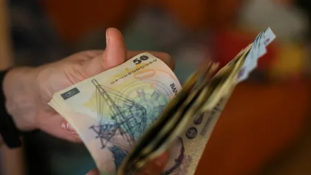 Bani în plus pentru angajați, pe lângă salariu. Categoria de români care e vizată de această lege