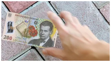 Ce pățești dacă iei banii găsiți pe jos? Vezi care sunt superstițiile legate de bani