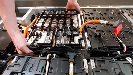 Cât costă înlocuirea bateriei la mașina electrică. Dacă vrei să îi păstrezi autonomia, va trebui să plătești o mică avere