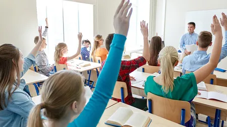 Burse elevi 2024 - 2025. Elevii de la școlile private primesc patru tipuri de burse în acest an școlar. Iată care e procedura pentru acordarea lor