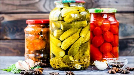 Cum se folosește corect sarea la murături. Secretele pentru o aromă unică