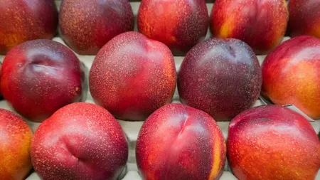 Nectarine cu nivel ridicat de pesticide, în magazine ale unui cunoscut lanț comercial!