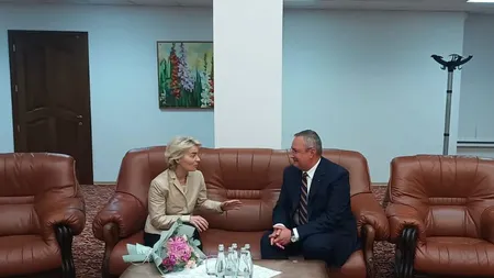 Nicolae Ciucă s-a întâlnit cu Ursula von der Leyen pe Aeroportul din Chişinău: 