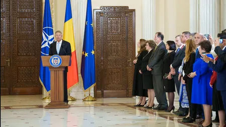 România Educată. Iohannis a decorat un liceu cu doar doi elevi la Bac. Unul dintre ei nici nu a promovat examenul