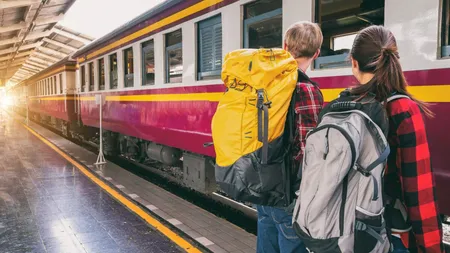Studenţii de la frecvenţă redusă sau cei de la distanţă ar putea avea reducere la transport