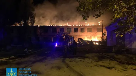 Bombardamente ruseşti foarte aproape de România. Morţi şi infrastructură avariată la Odesa