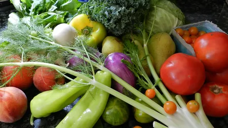 Fructe și legume cu pesticide. Ce parte a lor este cea mai toxică, în ce mod ne putem proteja
