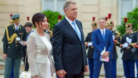 Klaus Iohannis decorează liceul unde a fost profesor și unde Carmen Iohannis încă predă