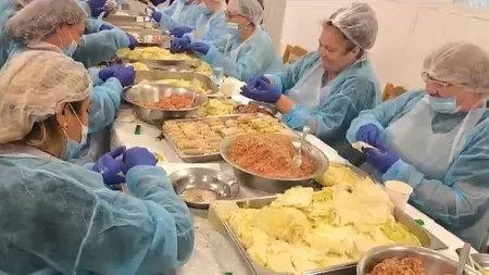 100.000 de sarmale pregătite pentru pelerinii de la Iași la pelerinajul de Sfânta Parascheva