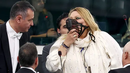 Diana Șoșoacă s-a plâns în Parlamentul European de decizia CCR: ”Mi-a anulat candidatura pentru că am luptat împotriva vaccinării obligatorii, pentru că am luptat împotriva botniței din pandemie”