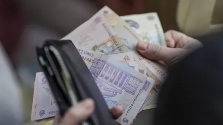 Cum plătesc românii o taxă de şapte lei pe zi fără să ştie. Sunt afectaţi atât angajaţii, cât şi pensionarii