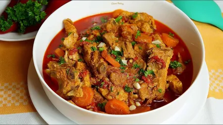 Rețeta bunicii de tocăniță cu carne de porc și legume. De ce se consumă mai mult porc în sezonul rece