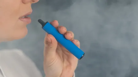 Un milion de oameni care n-au fumat niciodată s-au apucat de vapat! Care este cauza