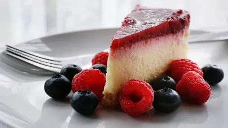 Cel mai bun cheesecake fără coacere pe care l-ai mâncat vreodată. Rețeta e floare la ureche