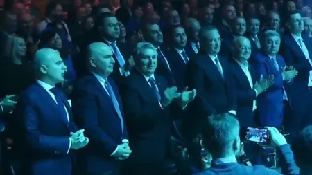 ”Vocea României” la reuniunea PNL de la Cluj-Napoca. Cine i-a ridicat din scaune pe Ciucă și Boc, când a cântat ”Tu, Ardeal”