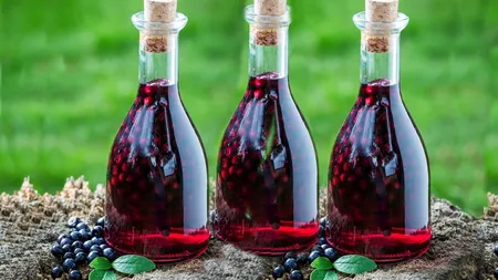 Cum prepari cea mai bună afinată. Totul despre rețetă, depozitare și beneficiile acestei licori delicioase