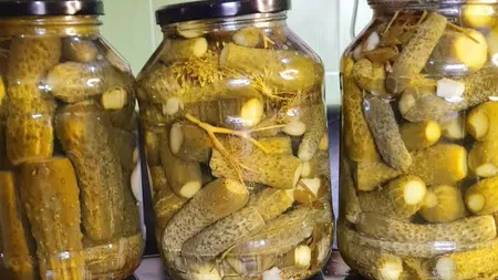 De ce se înmoaie castraveţii muraţi. Greşeala banală pe care o fac multe gospodine şi cum poate fi evitată