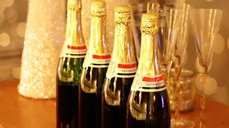 Unde poți petrece noaptea dintre ani. Cât costă petrecerea de Revelion la restaurant