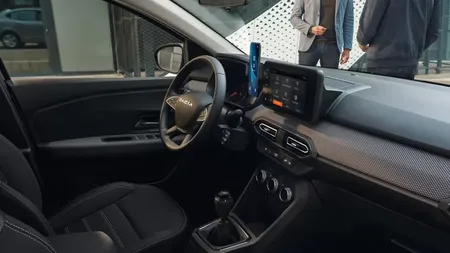 Românii își pot cumpăra o Dacia dotată standard cu motor turbo, aer condiționat și pilot automat, cu doar 13.000 de euro