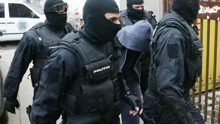Cântărețul de trap MGK și socrul lui Tzancă Uraganu, dar și alți interlopi, vizați de perchezițiile pentru trafic de arme