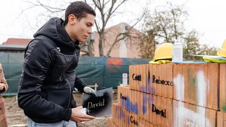 David Popovici, Amalia Enache şi Mihai Morar au dat startul lucrărilor pentru casa celor 11 copii cu nevoi speciale din Sectorul 5