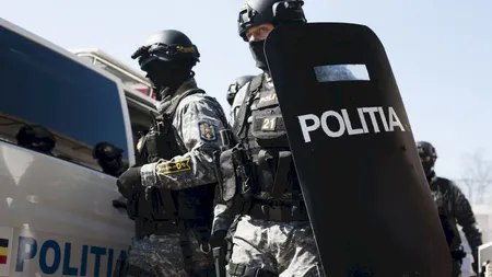 29 de persoane au fost reţinute pentru vânzare de droguri către elevi minori. Doi dintre cei vizaţi, elevi de 15 ani, urmează să fie expertizaţi psihiatric