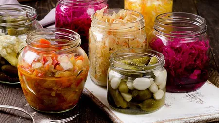 Murăturile fermentate sau dulci? Care sunt cele mai sănătoase pentru organism. Puțini români știu asta