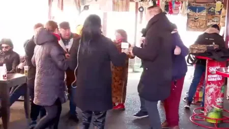 Festival electoral la mici în Obor. Saveta Bogdan s-a prins în horă cu românii în ziua alegerilor în România