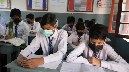 Școli închise din cauza poluării în Pakistan. În unele locuri copiii nu mai pot merge la cursuri