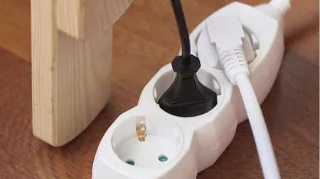 De ce nu este recomandat să ţii prelungitorul lângă fereastră. Avertismentul teribil al electricienilor