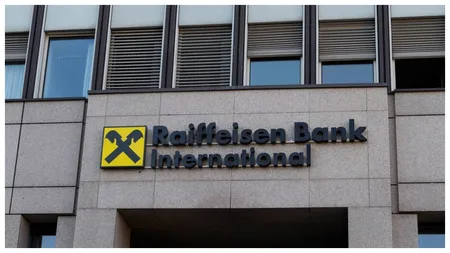 Anunț important pentru românii care au cont și card la Raiffeisen Bank. Trebuie să vă retrageți urgent banii din conturi
