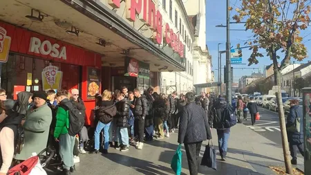 Clujenii s-au bătut pentru o shaorma gratis de Black Friday. Mii de oameni au stat la coadă zeci de minute VIDEO
