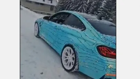 Amenda primită de un șofer român care și-a împodobit BMW-ul ca pe bradul de Crăciun. Ce spune legea