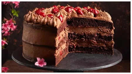 Rețeta Jamilei pentru tort de post cu ciocolată și vișine. Gustul dulce și savuros este desertul perfect