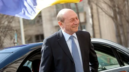 Alegeri România 2024. Traian Băsescu a mers la vot alături de soţia sa. Ce transmite românilor: 