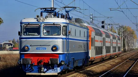 Circulația trenurilor întreruptă pe ruta Arad - București după defectarea unei locomotive. CFR anunță întârzieri de până la 240 de minute