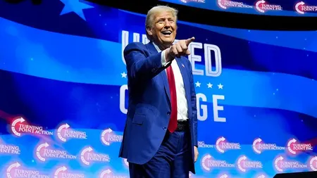 REZULTATE ALEGERI SUA 2024. Donald Trump, primit cu urale după victoria în statul cheie Pennsylvania. Republicanul își pregătește discursul de învingător