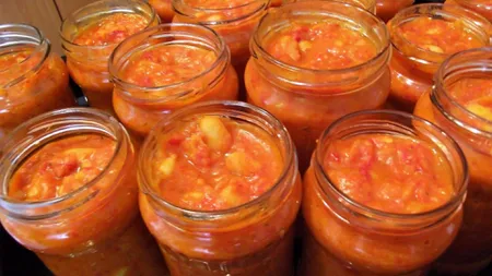 Mucegai în borcanele cu zacuscă. Ce să faci ca să eviţi formarea lui, trucuri ştiute de puţine gospodine