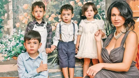 FOTO Nicoleta Luciu, alături de cei patru copii. Cât de mult au crescut Zsolt și tripleții Karol, Kim și Kevin. Fiul cel mare este mai înalt decât mama lui