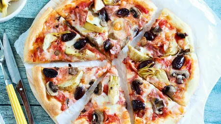 Tu știi ce mănânci? Pizza cu până la 25 de aditivi și 65.49 grame de zahăr pe porție în restauratele din România. Avertismentul InfoCons