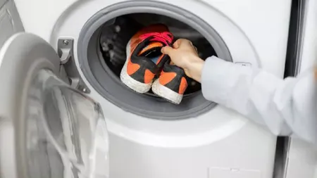 Cum se spală corect adidașii fără să-i strici. Trucul banal prin care vor arăta ca noi, abia scoși din cutie
