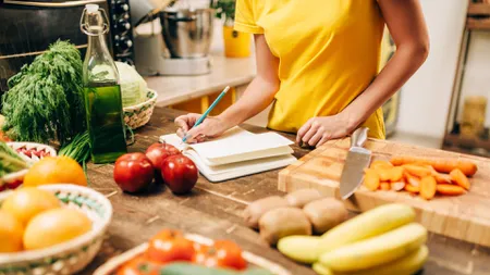 Greşeala majoră pe care o fac toţi românii în post. De ce pui kilograme în plus fără să consumi carne, ouă sau brânză. Sfaturi de la Mihaela Bilic