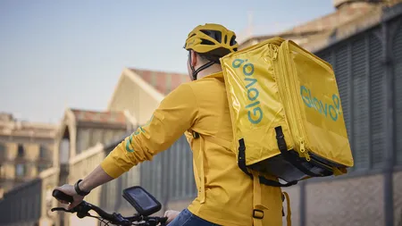 Ce au comandat românii pe Glovo în 2024: burgeri, pizza şi shaorma. Minutul de aur a inclus 1.465 de produse