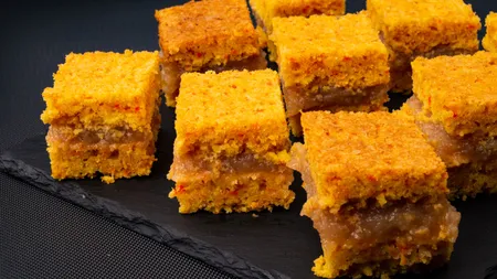 Prajitura cu morcov şi mere, răsfăţ pentru papilele gustative. Un desert de post, rapid şi foarte gustos