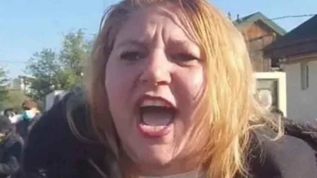 Diana Șoșoacă, scandal-monstru cu polițiștii veniți să o amendeze pentru că și-a filmat votul. Este cercetată pentru ultraj după ce i-a amenințat pe oamenii legii. ”Cum se apropie unul de mine îi zbor creierii!”